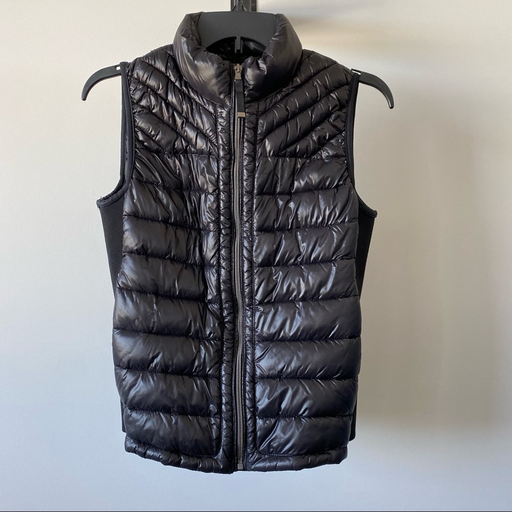 Gap black puffer vest size XS petite